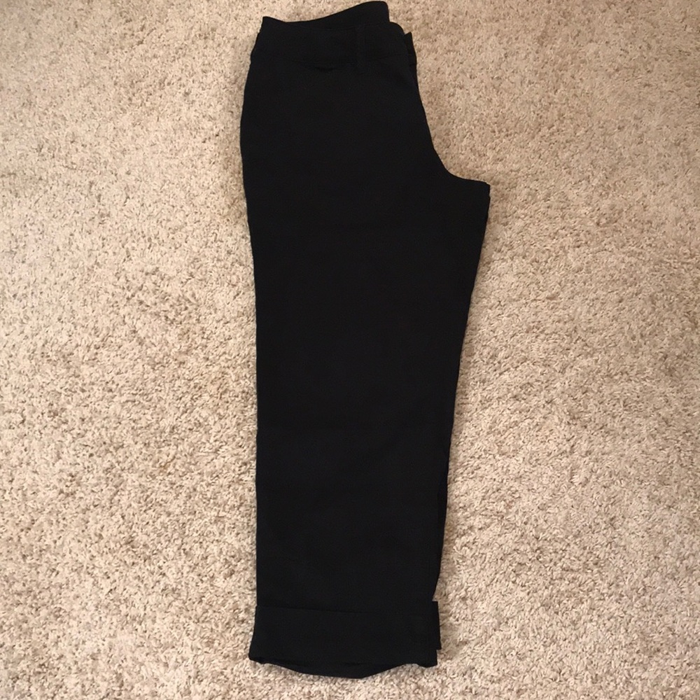 JAG black cropped pants.